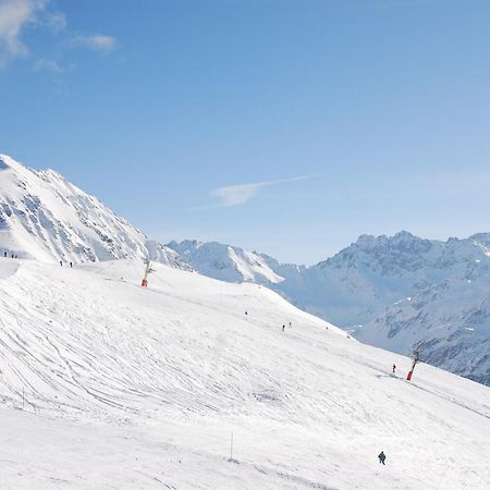 Terres De France - Appart'Hotel Le Splendid Allevard Bagian luar foto