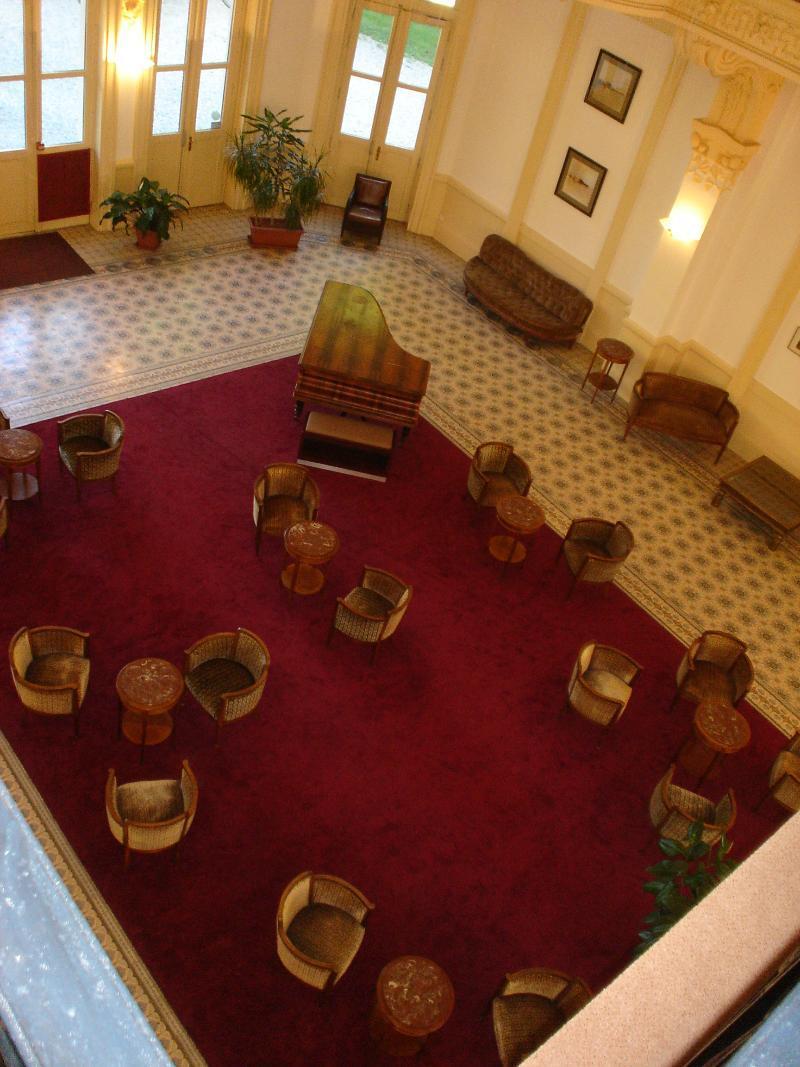 Terres De France - Appart'Hotel Le Splendid Allevard Bagian luar foto
