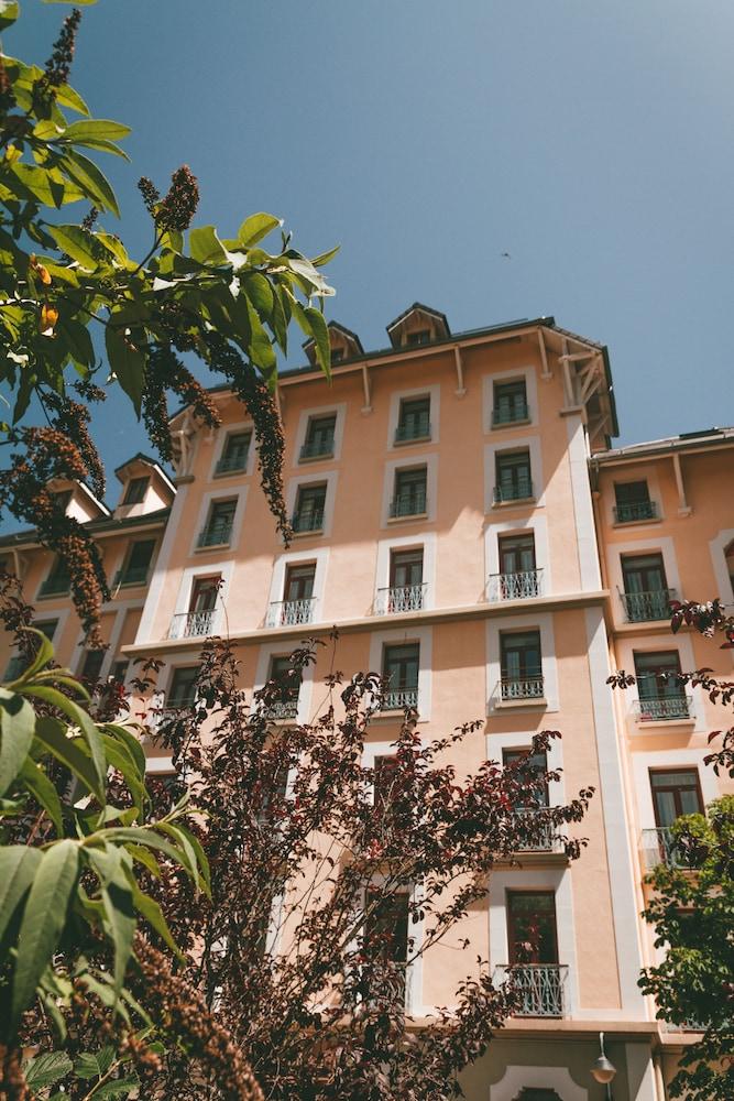 Terres De France - Appart'Hotel Le Splendid Allevard Bagian luar foto