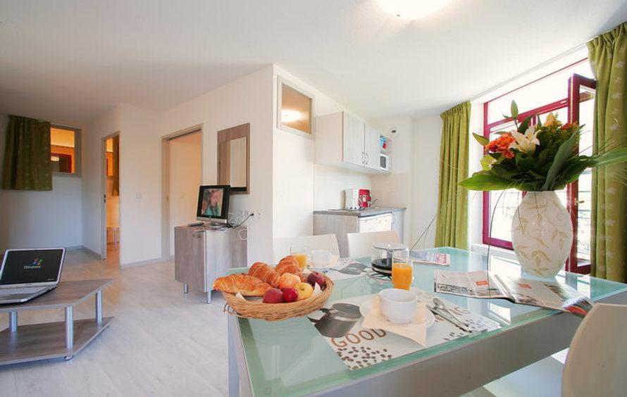Terres De France - Appart'Hotel Le Splendid Allevard Bagian luar foto