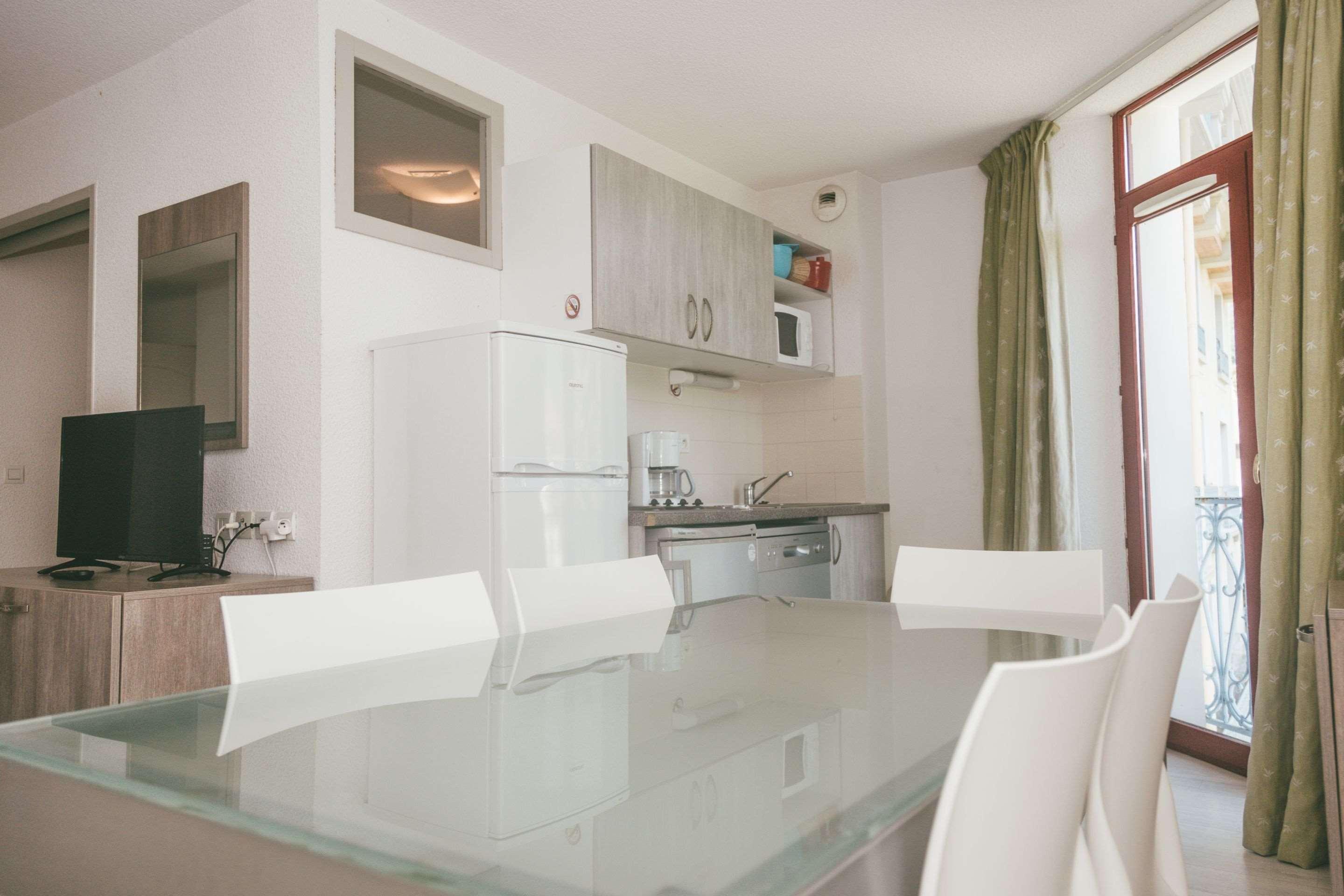 Terres De France - Appart'Hotel Le Splendid Allevard Bagian luar foto