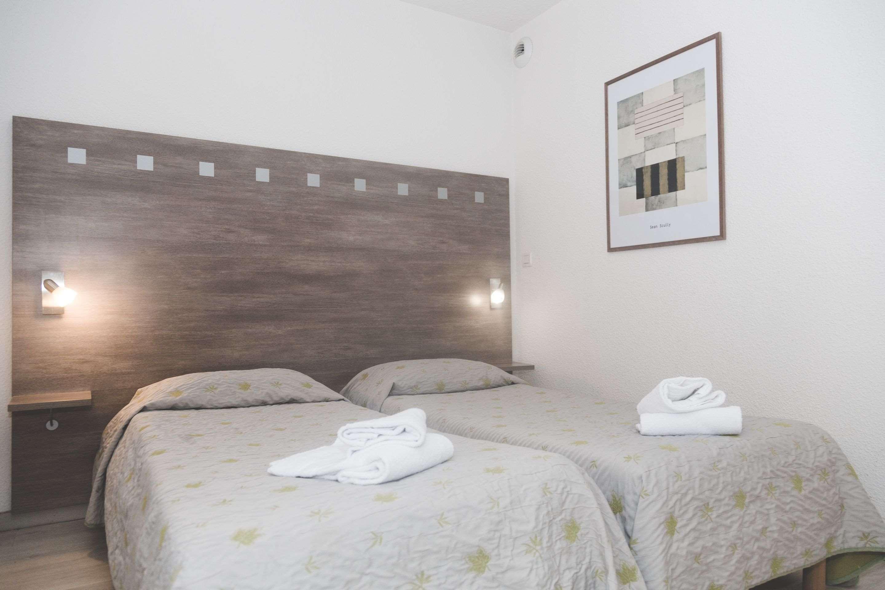 Terres De France - Appart'Hotel Le Splendid Allevard Bagian luar foto