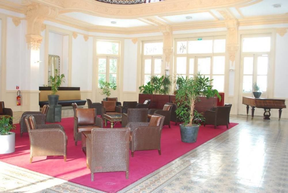 Terres De France - Appart'Hotel Le Splendid Allevard Bagian luar foto