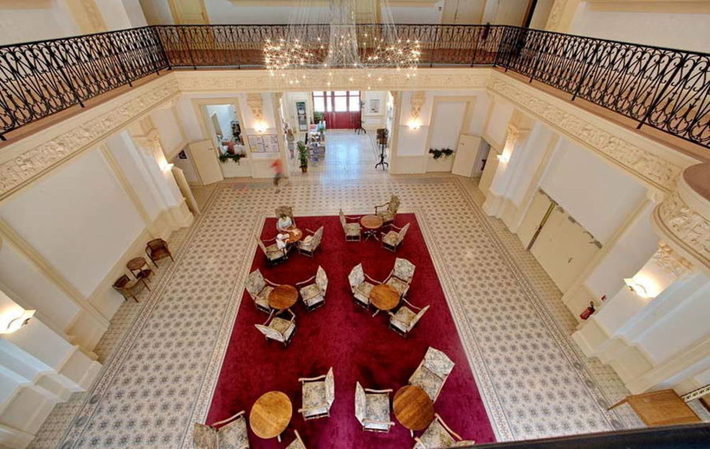 Terres De France - Appart'Hotel Le Splendid Allevard Bagian luar foto