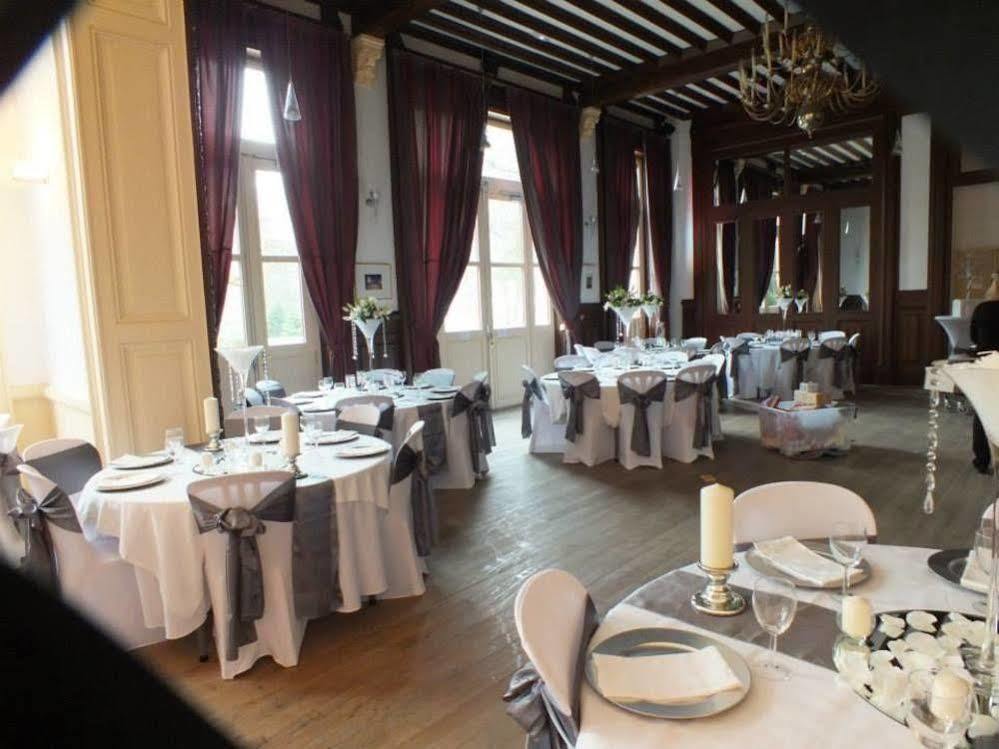 Terres De France - Appart'Hotel Le Splendid Allevard Bagian luar foto