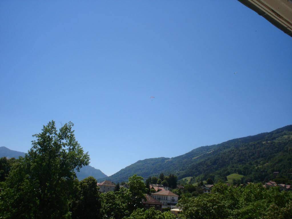Terres De France - Appart'Hotel Le Splendid Allevard Bagian luar foto