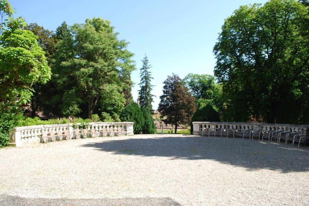 Terres De France - Appart'Hotel Le Splendid Allevard Bagian luar foto